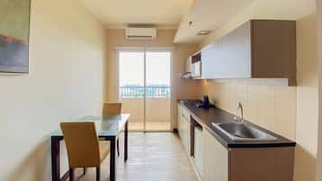 Studio | Cuisine privée | Micro-ondes, plaque de cuisson, bouilloire électrique