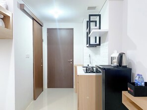 Studio | Private kitchen | Full-sized fridge, stovetop, electric kettle - Restful And Well Designed Studio Transpark Juanda Bekasi Timur Apartment (Bekasi)