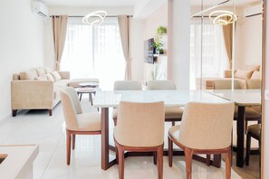 Interior - Spacious And Homey Living 3Br At Sky House Bsd Apartment (Pagedangan)