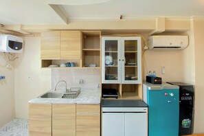Private kitchen - Modern And Homey 1Br At Kebagusan City Apartment (Jakarta)
