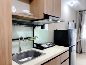 开间 | 私人厨房 | 大冰箱、炉灶、电热水壶