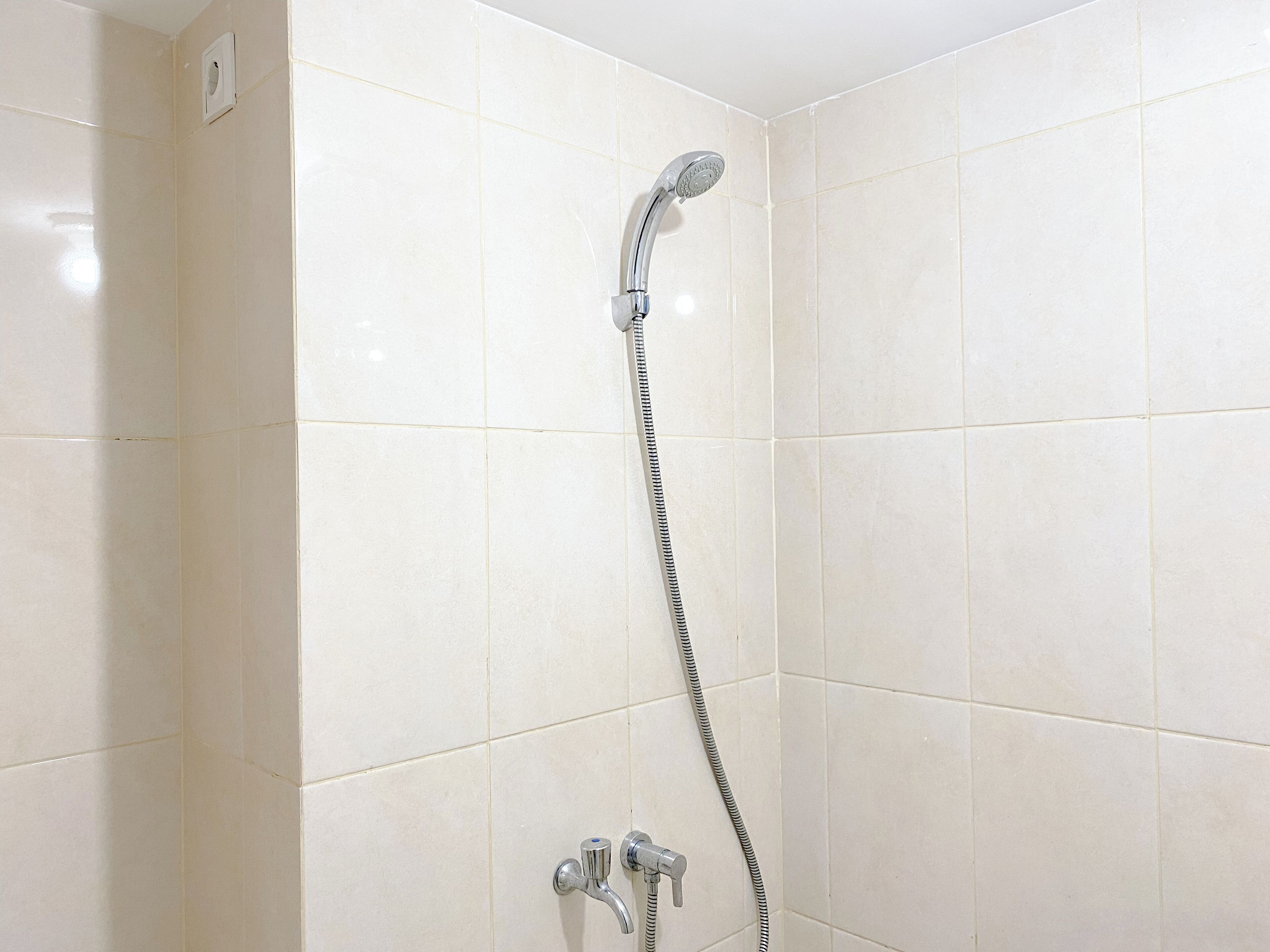 Estudio | Baño | Regadera y toallas 