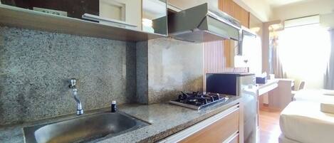 Studio | Private kitchen | Full-size fridge, stovetop