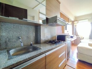 Studio | Eget kjøkken | Kjøleskap og kokeplater