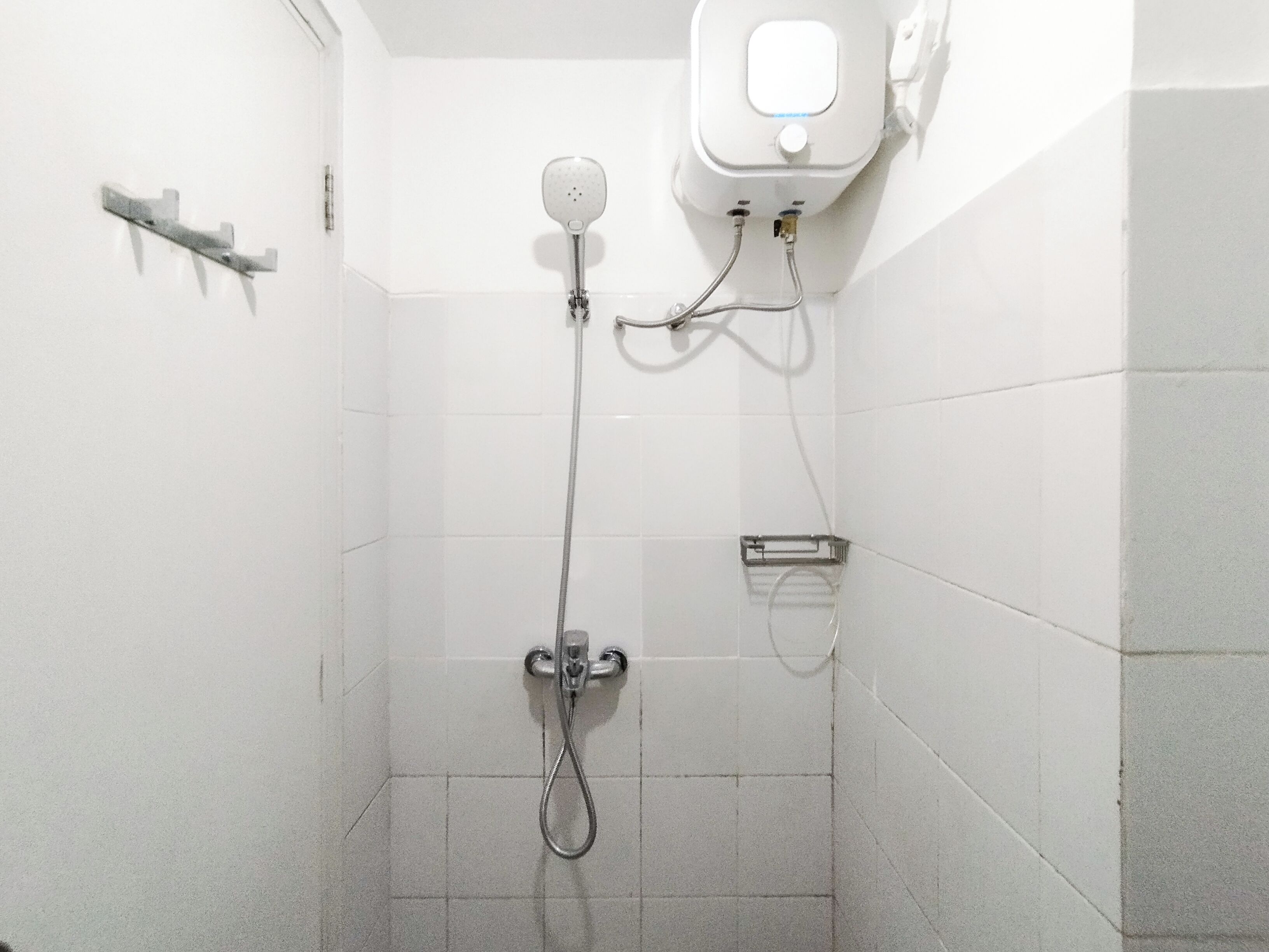 Studio | Bathroom | Shower, towels
