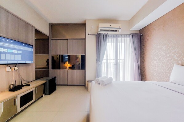Studio | Minibar, free WiFi - Homey And Comfort Stay Studio Atria Residences Gading Serpong Apartment (Gading Serpong)