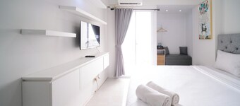 Well Furnished And Homey Studio (No Kitchen) Apartment At Suncity Residence