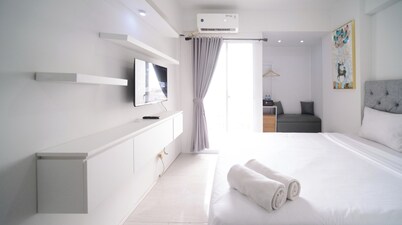 Well Furnished And Homey Studio (No Kitchen) Apartment At Suncity Residence