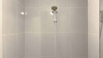 Studio | Bathroom | Shower, towels