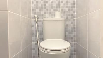Estudio | Baño | Regadera y toallas