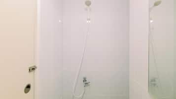 Studio | Bathroom | Shower, towels
