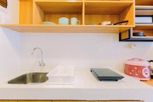 Studio | Private kitchen | Full-size fridge, stovetop, electric kettle