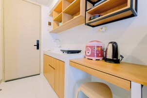 Studio | Private kitchen | Full-size fridge, stovetop, electric kettle