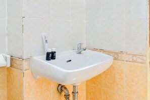 Bathroom - Comfort And Homey Studio Grand Palace Kemayoran Apartment (Jakarta)