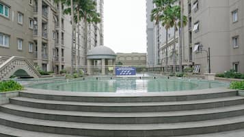 Hồ bơi ngoài trời