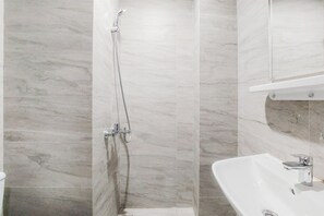 Studio | Bathroom