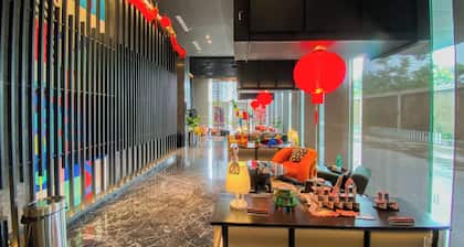 Homey And Cozy Living Studio At Collins Boulevard Apartment