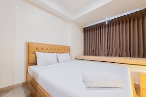 Studio | Free WiFi - Homey And Cozy Living Studio At Collins Boulevard Apartment (Tangerang)