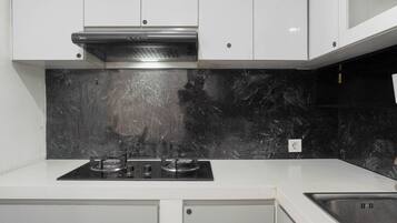 Apartemen | Dapur pribadi | Lemari es besar, oven, kompor, dan ketel listrik