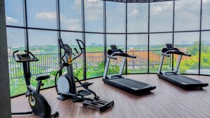 Fitness studio - Comfy And Modern Studio Room The Ayoma Apartment (South Tangerang)