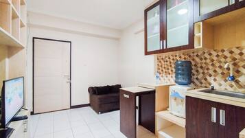 Huoneisto | Yksityinen keittiö | Täysikokoinen jääkaappi, liesi, vedenkeitin