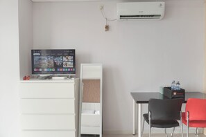 Interior - Restful And Spacious Studio At Daan Mogot City Apartment (Jakarta)