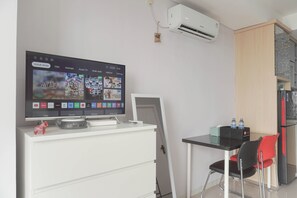 Interior - Restful And Spacious Studio At Daan Mogot City Apartment (Jakarta)