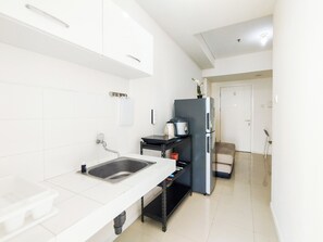 Private kitchen - Simply Design 1Br Apartment At Parahyangan Residence (Bandung)