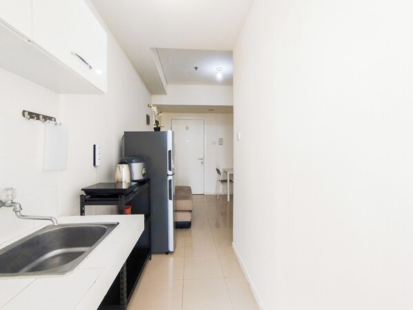 Private kitchen - Simply Design 1Br Apartment At Parahyangan Residence (Bandung)