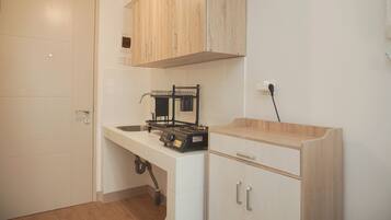 Studio | Eigene Küche | Kühlschrank, Herdplatte, Reiskocher