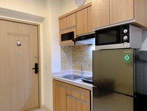 Apartment | Eigene Küche | Kühlschrank, Herdplatte, Wasserkocher, Reiskocher