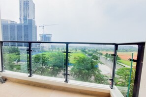 Exterior - Spacious And Cozy 3Br Sky House Bsd Apartment (Pagedangan)