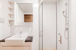 Apartment | Bathroom - Spacious And Cozy 3Br Sky House Bsd Apartment (Pagedangan)