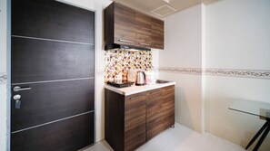 Apartamento | Cocina privada | Frigorífico, placa de cocina y arrocera