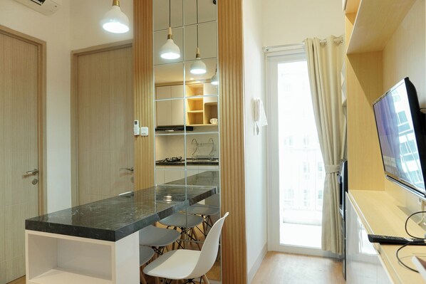 Apartment | Private kitchen - Simply Look 2Br At Tokyo Riverside Pik 2 Apartment (Teluknaga)