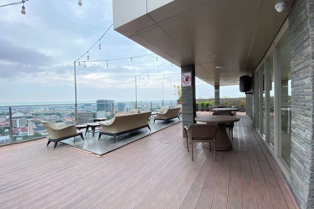 Good Homey Studio Apartment At Warhol (W/R) Residences