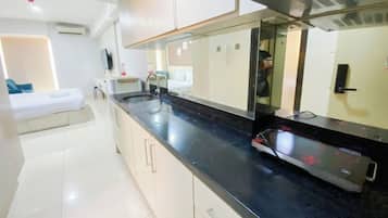 Studio | Dapur pribadi | Lemari es, kompor, dan penanak nasi