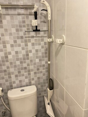 Estudio | Baño | Regadera, toallas, jabón, shampoo 