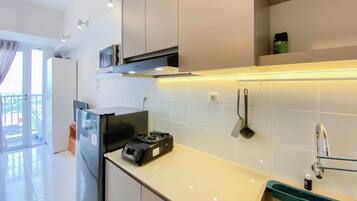 Studio | Yksityinen keittiö | Jääkaappi, liesi, vedenkeitin, riisinkeitin