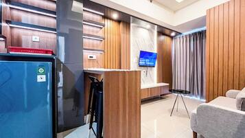 Refrigerador, placa de cocina, tetera/pava eléctrica, arrocera