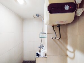 스튜디오 | 욕실 | 샤워 시설, 타월, 비누, 샴푸