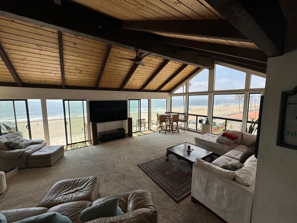 Smart TV, DVD player, books, stereo