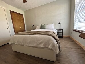 2 bedrooms, desk, iron/ironing board, travel cot