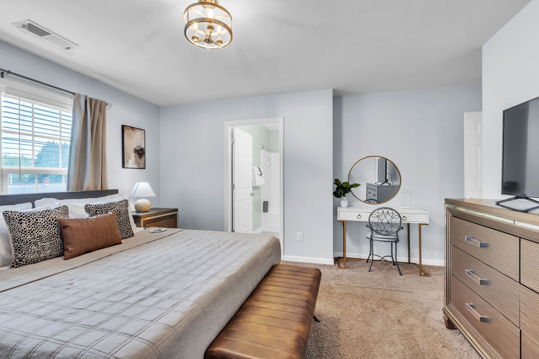 3 bedrooms, desk, iron/ironing board, WiFi