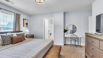 3 bedrooms, desk, iron/ironing board, WiFi