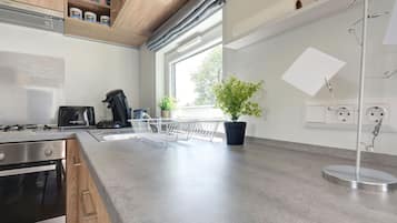 Kühlschrank, Ofen, Kochgeschirr/Geschirr/Besteck