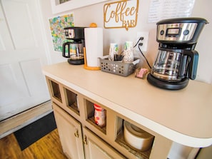 Coffee and/or coffee maker - Sportsman's Inn Plymouth 252-793-3095 (Plymouth)