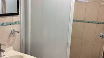 Secador de pelo, toallas