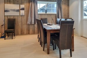 Unclassified image, 3 of 8, button