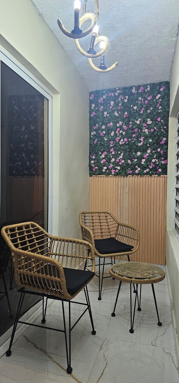 Basic-Apartment, 2 Schlafzimmer, Balkon, Stadtblick | Balkon